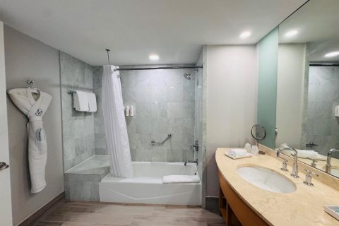Condo in Sunny Isles Beach, Florida, 1 bedroom № 2183441 - photo 15