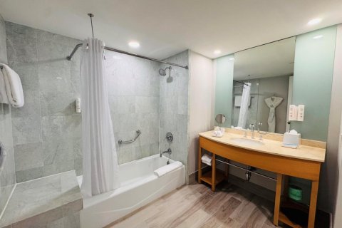 Condo in Sunny Isles Beach, Florida, 1 bedroom № 2183441 - photo 16