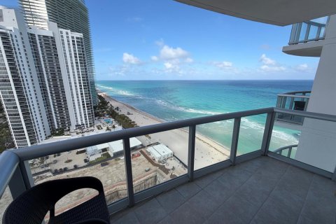 Condo in Sunny Isles Beach, Florida, 1 bedroom № 2183441 - photo 2