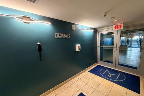 Condo in Sunny Isles Beach, Florida, 1 bedroom № 2183441 - photo 24