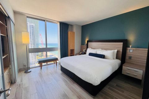 Condo in Sunny Isles Beach, Florida, 1 bedroom № 2183441 - photo 3