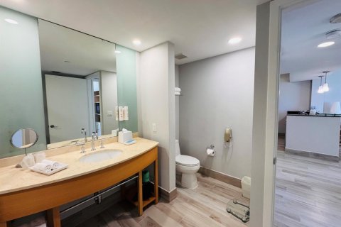 Condo in Sunny Isles Beach, Florida, 1 bedroom № 2183441 - photo 17