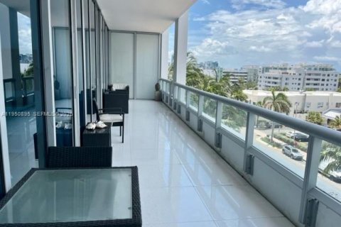 Condominio en alquiler en Miami Beach, Florida, 2 dormitorios, 96.15 m2 № 2006378 - foto 14