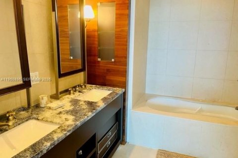 Condominio en alquiler en Miami Beach, Florida, 2 dormitorios, 96.15 m2 № 2006378 - foto 7