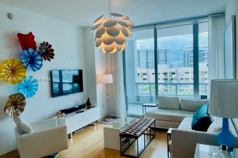 Condominio en alquiler en Miami Beach, Florida, 2 dormitorios, 96.15 m2 № 2006378 - foto 2