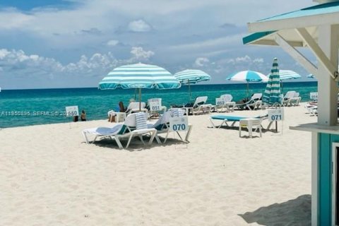 Condominio en alquiler en Miami Beach, Florida, 2 dormitorios, 96.15 m2 № 2006378 - foto 17