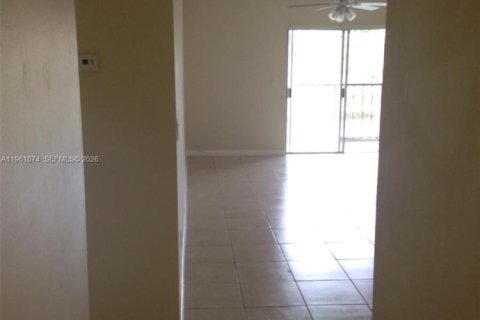 Condominio en alquiler en Plantation, Florida, 2 dormitorios, 100.33 m2 № 2024663 - foto 3