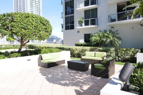 Condo in Miami, Florida  № 2029644 - photo 11