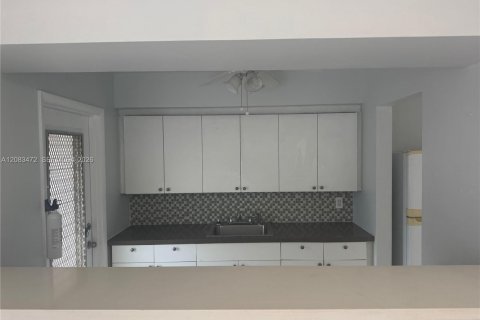 Copropriété à louer à Hollywood, Floride: 1 chambre, 69.68 m2 № 2353641 - photo 2