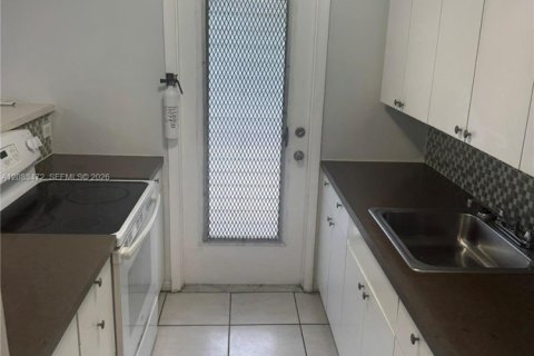 Copropriété à louer à Hollywood, Floride: 1 chambre, 69.68 m2 № 2353641 - photo 3
