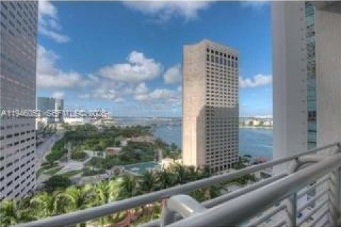 Condo in Miami, Florida, 1 bedroom  № 2003443 - photo 2