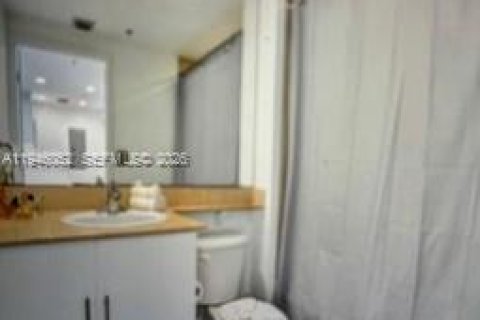 Condominio en alquiler en Miami, Florida, 1 dormitorio, 47.1 m2 № 2003443 - foto 10