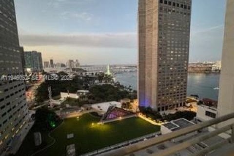 Condo in Miami, Florida, 1 bedroom  № 2003443 - photo 4