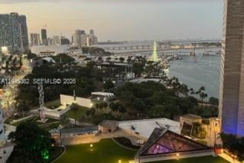 Condo in Miami, Florida, 1 bedroom  № 2003443 - photo 5