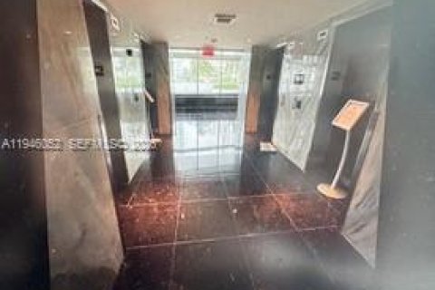 Condominio en alquiler en Miami, Florida, 1 dormitorio, 47.1 m2 № 2003443 - foto 28