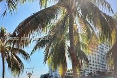 Condominio en alquiler en Miami, Florida, 1 dormitorio, 47.1 m2 № 2003443 - foto 25