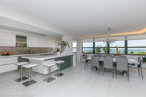 Снять в аренду кондоминиум в Майами, Флорида 3 спальни, 222.78м2, № 2024235 - фото 2