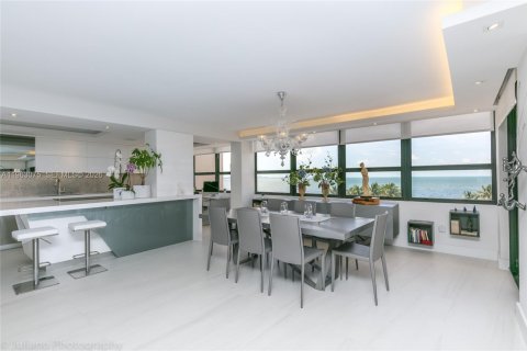 Снять в аренду кондоминиум в Майами, Флорида 3 спальни, 222.78м2, № 2024235 - фото 5