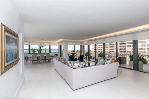 Кондоминиум с 3 спальнями в Майами, Флорида № 2024235