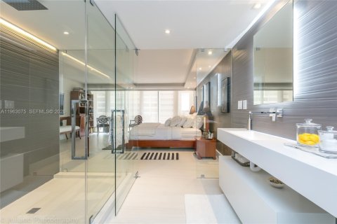 Снять в аренду кондоминиум в Майами, Флорида 3 спальни, 222.78м2, № 2024235 - фото 26