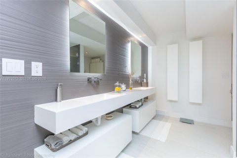 Снять в аренду кондоминиум в Майами, Флорида 3 спальни, 222.78м2, № 2024235 - фото 24