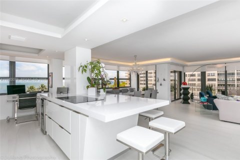 Снять в аренду кондоминиум в Майами, Флорида 3 спальни, 222.78м2, № 2024235 - фото 8