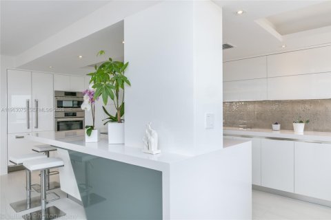 Снять в аренду кондоминиум в Майами, Флорида 3 спальни, 222.78м2, № 2024235 - фото 9