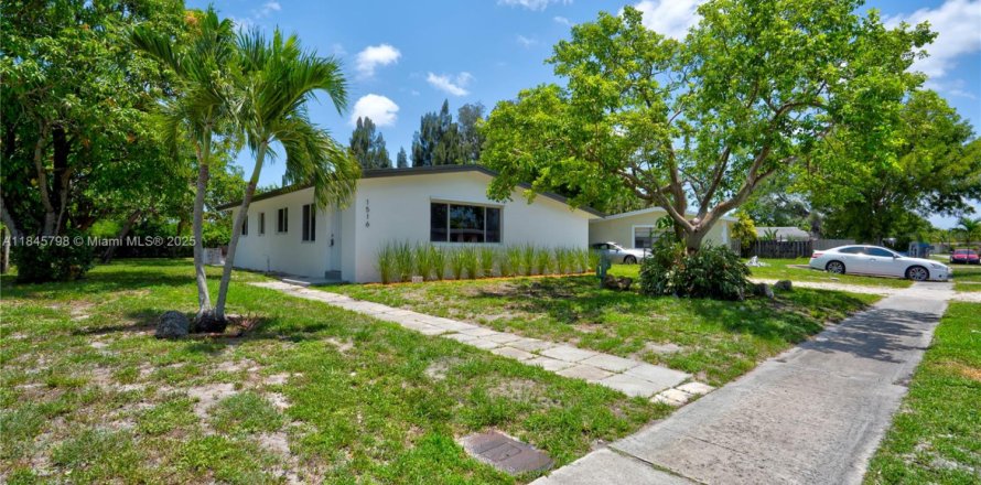 Casa en Fort Lauderdale, Florida 3 dormitorios, 102.56 m2 № 1850373