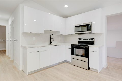 Casa en venta en Fort Lauderdale, Florida, 3 dormitorios, 102.56 m2 № 1850373 - foto 25