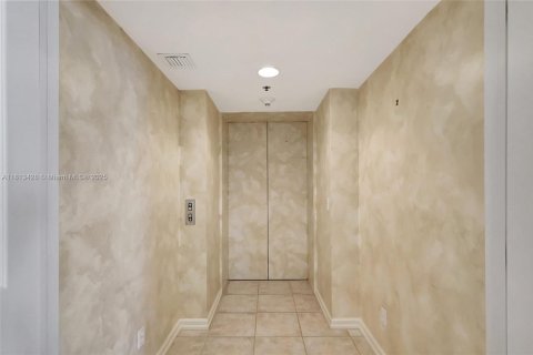 Condo in Hutchinson Island South, Florida, 3 bedrooms  № 1875342 - photo 11