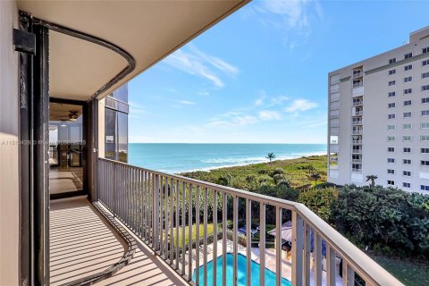 Condo in Hutchinson Island South, Florida, 3 bedrooms  № 1875342 - photo 12