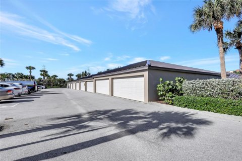 Condo in Hutchinson Island South, Florida, 3 bedrooms  № 1875342 - photo 9