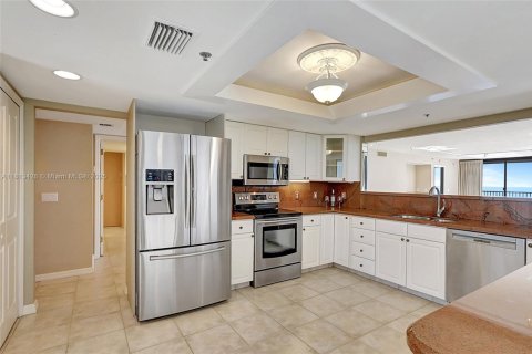 Condo in Hutchinson Island South, Florida, 3 bedrooms  № 1875342 - photo 20