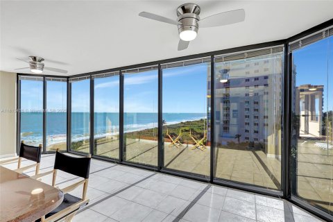 Condo in Hutchinson Island South, Florida, 3 bedrooms  № 1875342 - photo 17