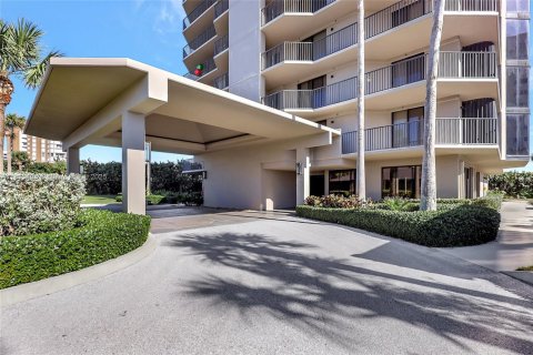 Condo in Hutchinson Island South, Florida, 3 bedrooms  № 1875342 - photo 8