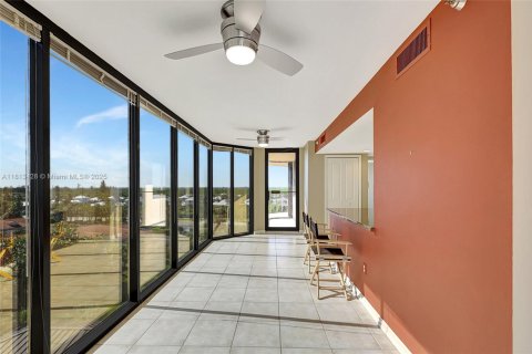 Condo in Hutchinson Island South, Florida, 3 bedrooms  № 1875342 - photo 23