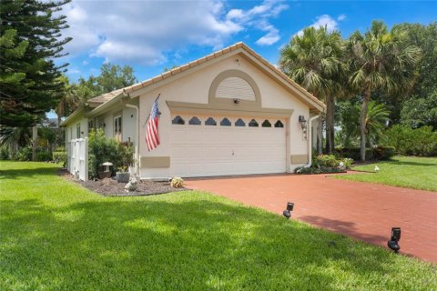 House in Ormond Beach, Florida 3 bedrooms, 197.79 sq.m. № 1777502 - photo 1
