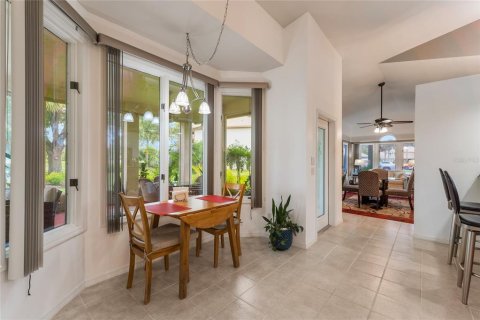 House in Ormond Beach, Florida 3 bedrooms, 197.79 sq.m. № 1777502 - photo 12