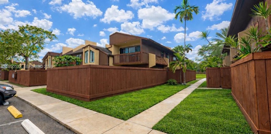 Кондоминиум с 2 спальнями в Майами, Флорида № 2007431