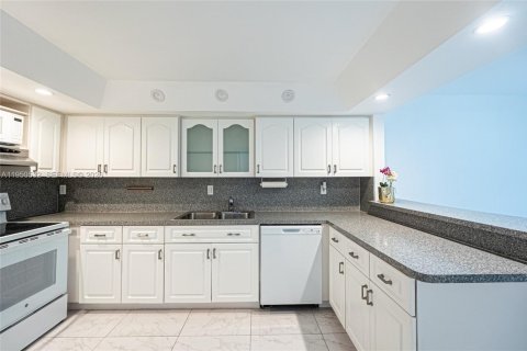 Купить кондоминиум в Майами, Флорида 2 спальни, 132.85м2, № 2007431 - фото 18