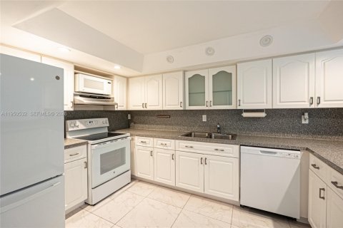 Купить кондоминиум в Майами, Флорида 2 спальни, 132.85м2, № 2007431 - фото 17