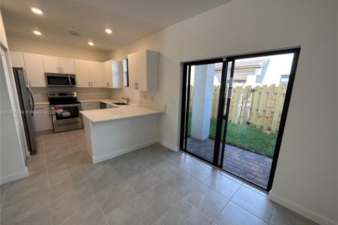 Touwnhouse à louer à Pembroke Pines, Floride: 3 chambres, 140 m2 № 1956441 - photo 5