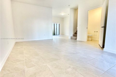 Touwnhouse à louer à Pembroke Pines, Floride: 3 chambres, 140 m2 № 1956441 - photo 2
