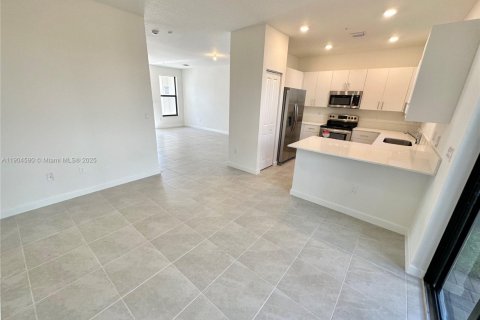 Touwnhouse à louer à Pembroke Pines, Floride: 3 chambres, 140 m2 № 1956441 - photo 3