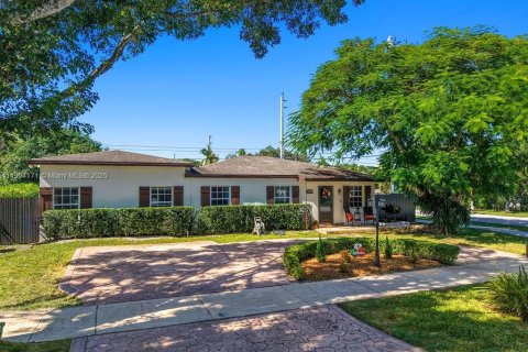 Купить виллу или дом в Майами, Флорида 3 спальни, 171.31м2, № 2039789 - фото 2