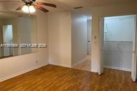 Снять в аренду виллу или дом в Холливуд, Флорида 2 спальни, 85.47м2, № 2055682 - фото 23