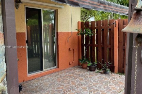 Снять в аренду виллу или дом в Холливуд, Флорида 2 спальни, 85.47м2, № 2055682 - фото 19