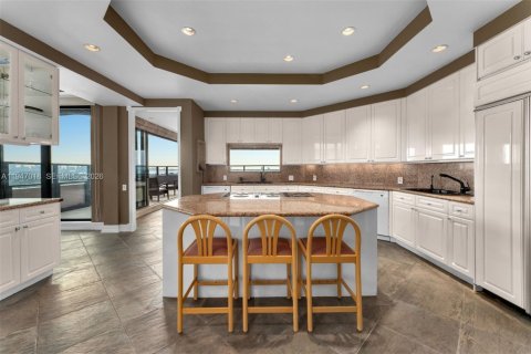 Condo in Miami Beach, Florida, 5 bedrooms № 2009375 - photo 9