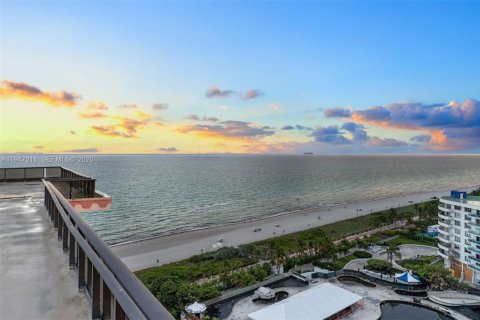 Condo in Miami Beach, Florida, 5 bedrooms № 2009375 - photo 28