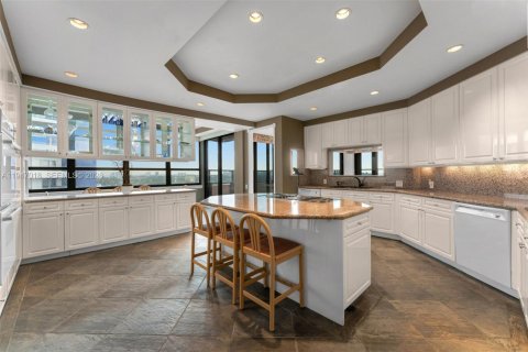 Condo in Miami Beach, Florida, 5 bedrooms № 2009375 - photo 10